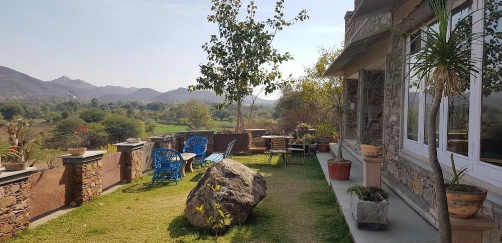 Devra Udaipur Hotell Eksteriør bilde