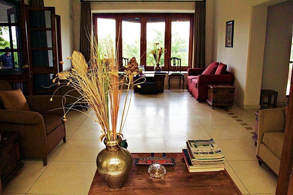 Devra Udaipur Hotell Eksteriør bilde