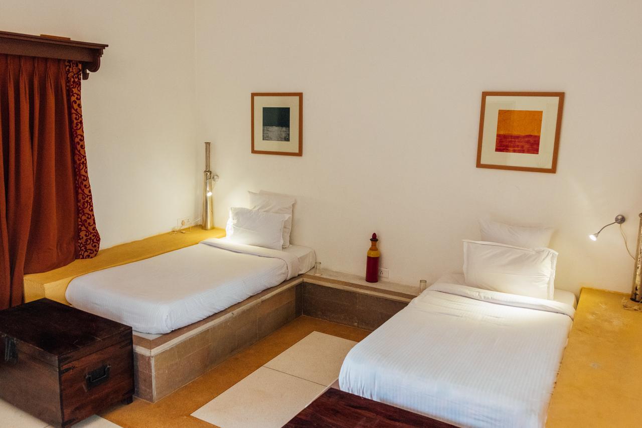 Devra Udaipur Hotell Eksteriør bilde