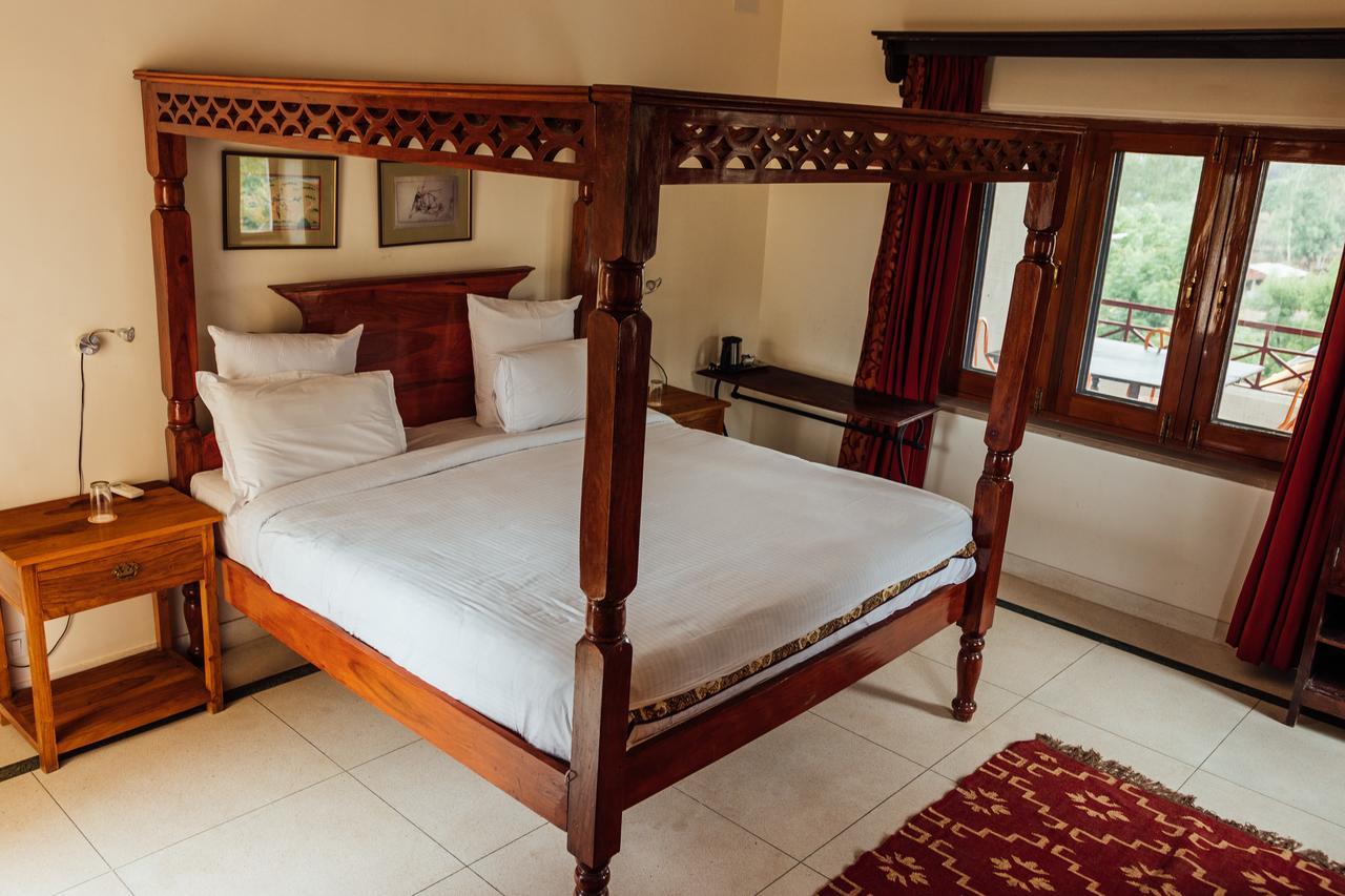 Devra Udaipur Hotell Eksteriør bilde