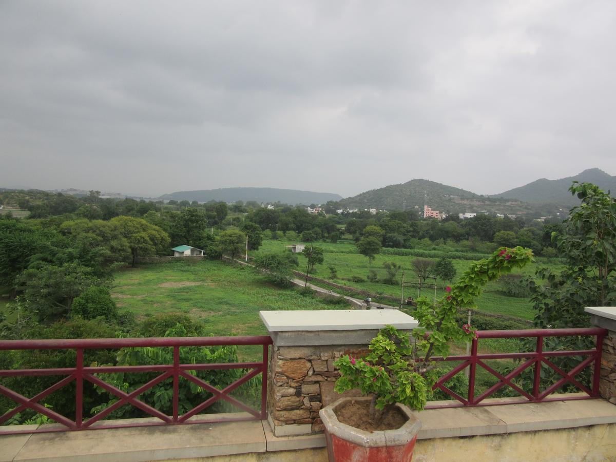 Devra Udaipur Hotell Eksteriør bilde