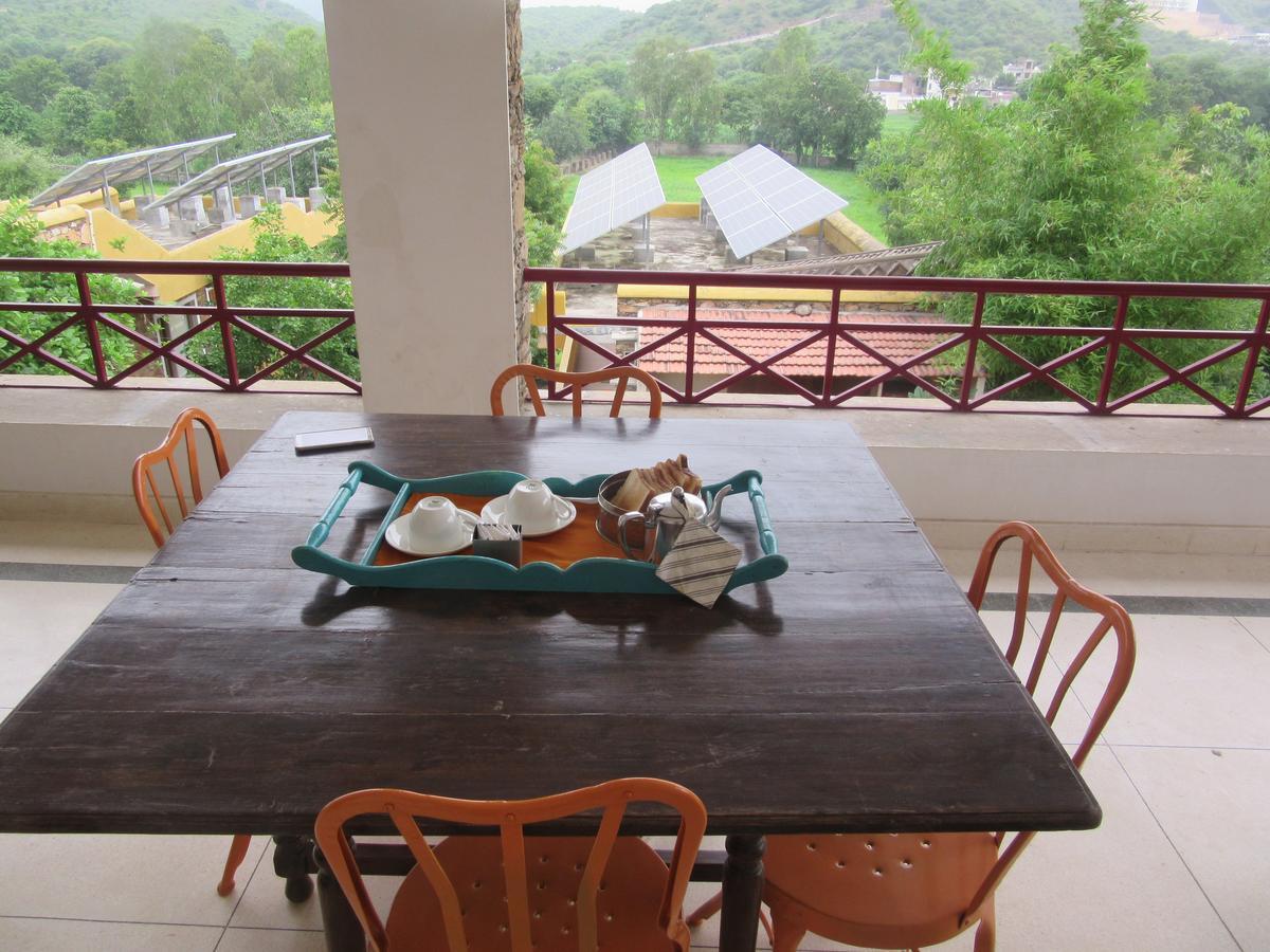 Devra Udaipur Hotell Eksteriør bilde