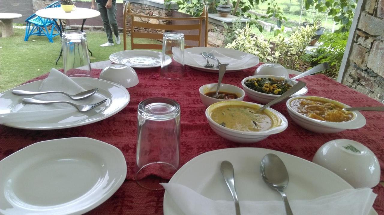Devra Udaipur Hotell Eksteriør bilde