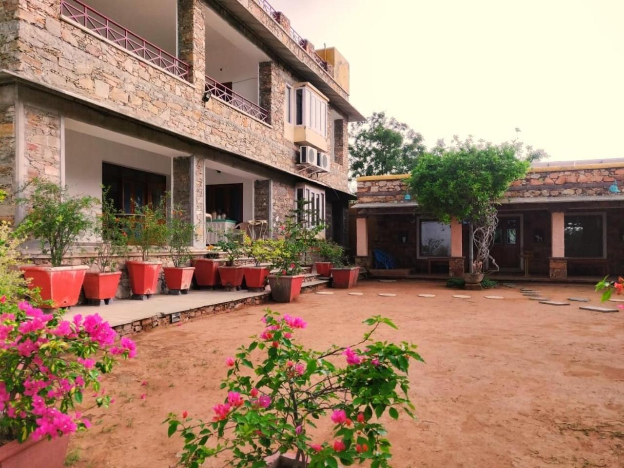 Devra Udaipur Hotell Eksteriør bilde